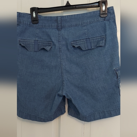 Womens Shorts size 10 - Picture 2 of 3